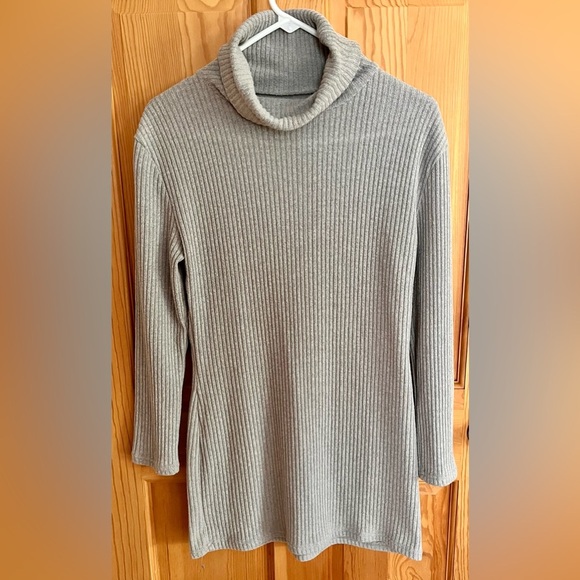 Long Gray Turtleneck Sweater Size Medium Neutral Monochrome Ribbed Tunic Fitted - Picture 3 of 11